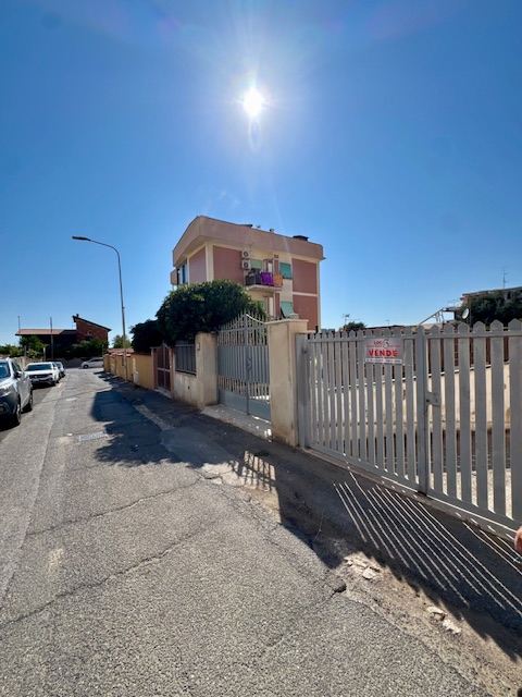 LOCALE AUTORIMESSA A TORVAJANICA