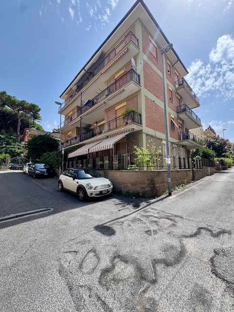 QUADRILOCALE  A GROTTAFERRATA